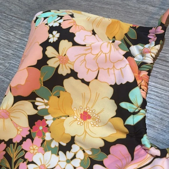 NWT Shade & Shore Halter Key Hole One Piece Swimsuit - Picture 2 of 5